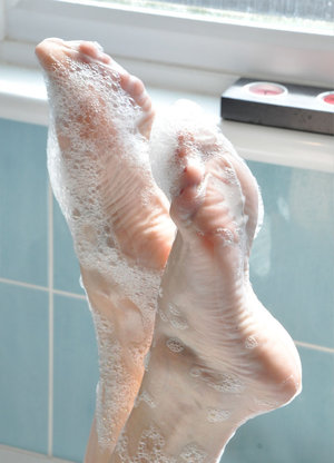 18 year old female boxer Sabrina Blond covers up her naked tits